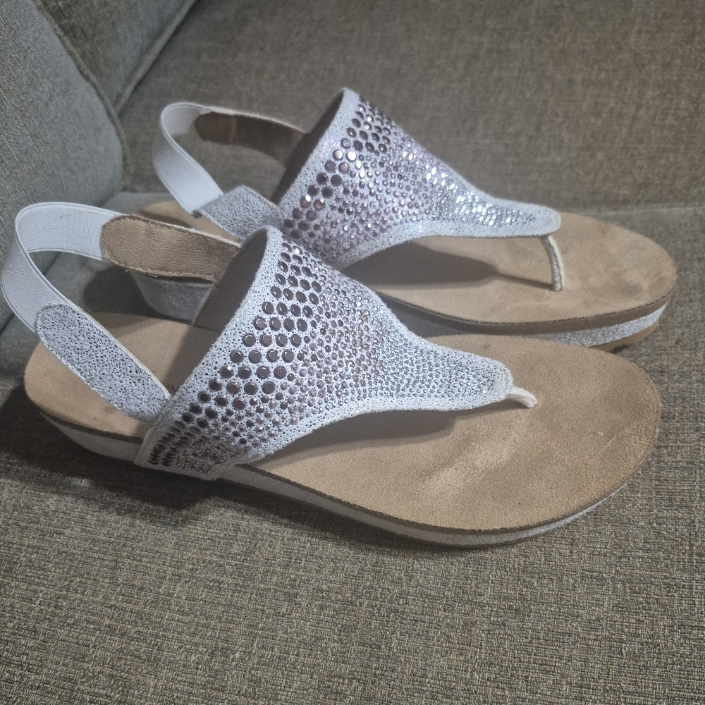 White Mountain Safari Size 10M Elegant White Sandals with Rhinestone Detailing